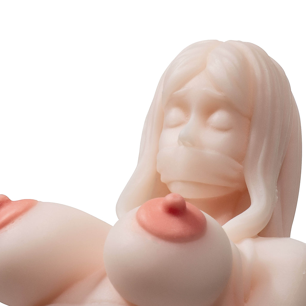 Elsa Babe SSL010 Sato Misaki – dettaglio del volto e del design anatomico