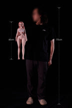 Hilary Cinnamon CLM Classic Si60 XS 60 cm full silicone – proporzioni 1