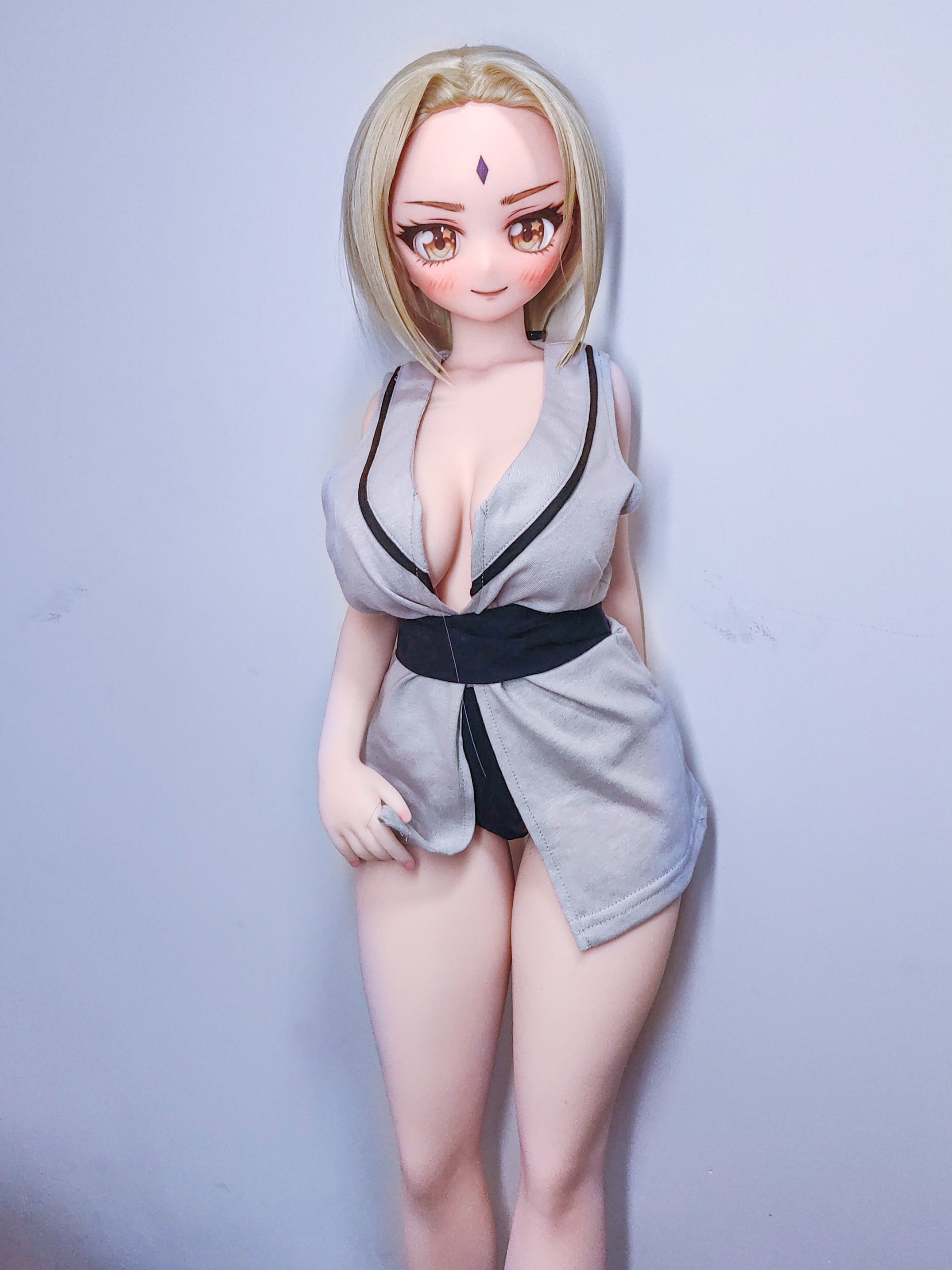 Reyna J85 – mini sex doll anime CLM Classic 85 cm, vista principale con abbigliamento incluso