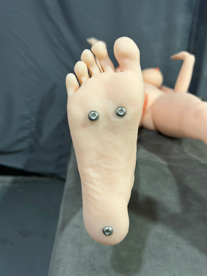 Foto di fabbrica Ada Sigafun – dettaglio Standing Feet